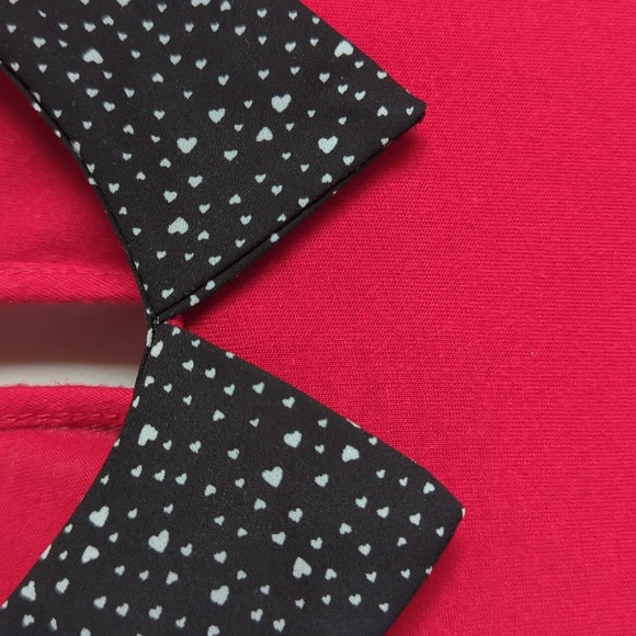 Cute red t-shirt with printed collar - Picture 2 of 5